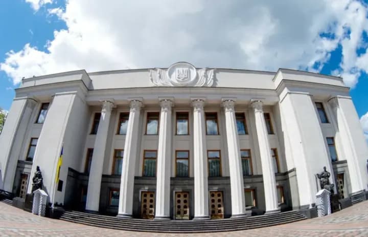 "Может усилить подозрения и создать риски схем": в Раде предупреждают о недостатках закона о земле под разрушенными домами