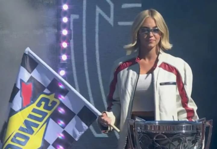 Сидни Суини появилась на гонках NASCAR после ссоры с экс-женихом