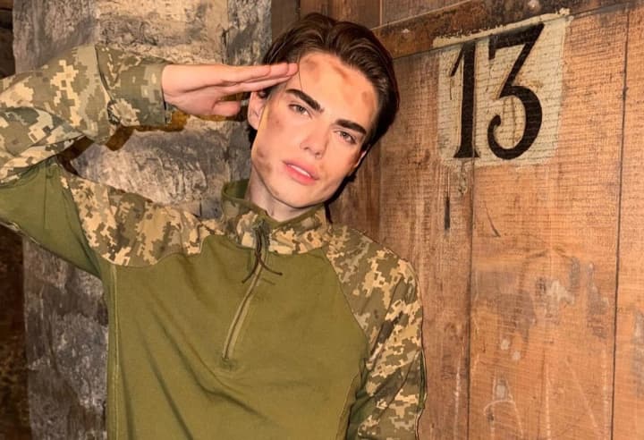 Блогер за кордоном одягнув форму ЗСУ на Геловін і нарвався на гнів військових