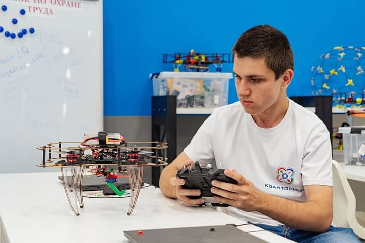 Массовая милитаризация образования: в рф закупили более 18 тысяч дронов для детей и готовят операторов в школах - разведка