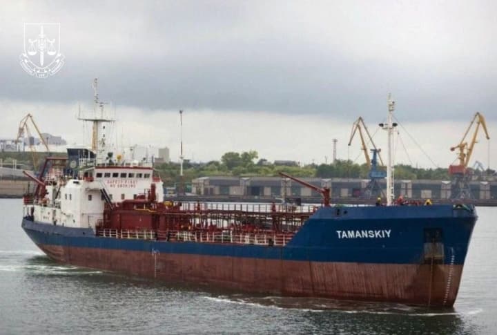 Посадовців підозрюють у махінаціях із держмайном: танкери здавали в оренду зі "знижками" на мільйони