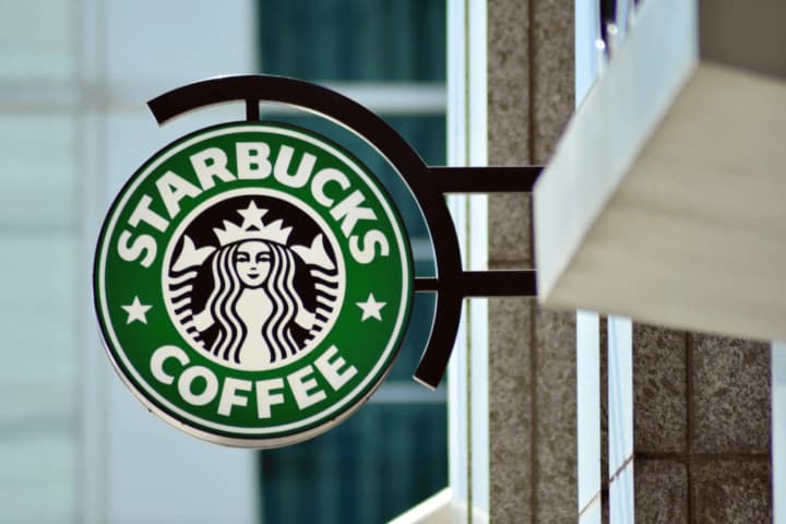 Бариста Starbucks готовят "крупнейшую забастовку в истории" – профсоюз Workers United объявил об эскалации протеста
