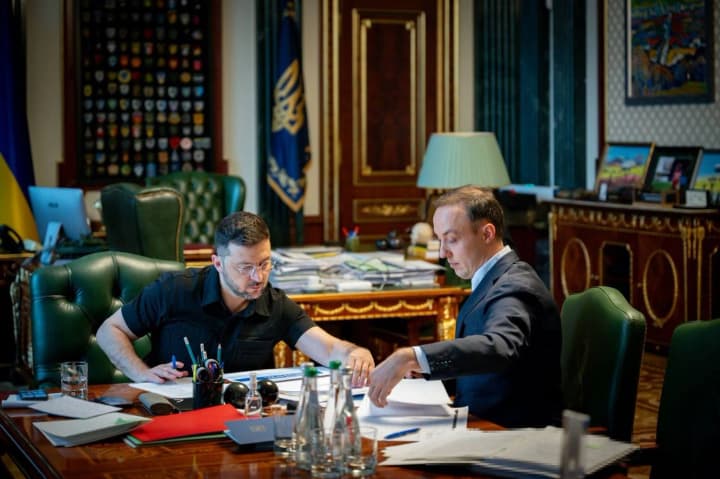 Зеленский подписал новые санкции против рф и анонсировал очередные решения СНБО: чего касается