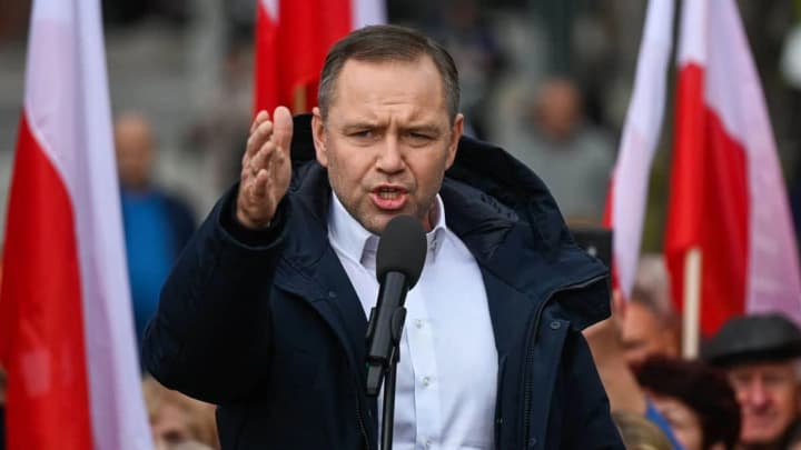 Польша оказывает помощь украинским беженцам последний год - Навроцкий