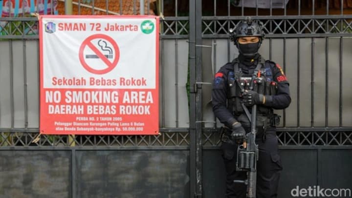 Взрыв произошел в мечети в Джакарте: 54 пострадавших