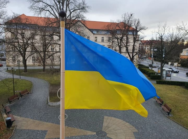 Боротьба за український прапор у парламенті Чехії: опозиція критикує нового спікера та вивішує нові стяги