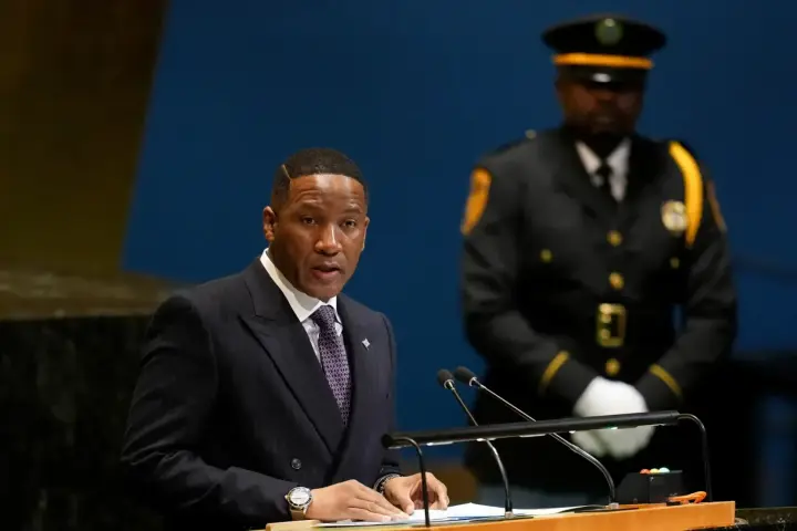 Президент Ботсваны подтвердил намерение правительства приобрести контрольный пакет акций алмазной компании De Beers