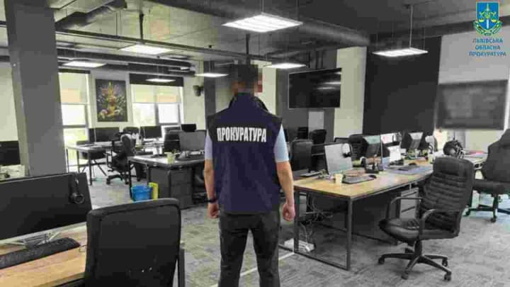 Годами обслуживали "рынок обмана": только за последние месяцы прокуроры прекратили деятельность 277 мошеннических call-центров