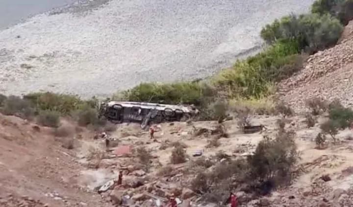 У Перу автобус зірвався в яр: загинуло щонайменше 37 людей