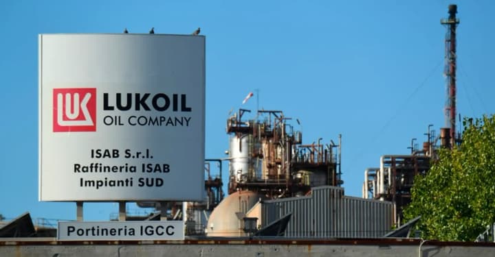 "Lukoil" loses $10 billion: US sanctions paralyze company abroad – FT