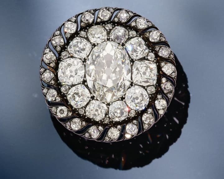 Бриллиантовая брошь Наполеона, потерянная под Ватерлоо, продана за $4,4 млн