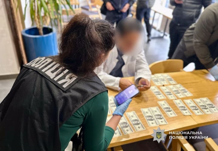 Обіцяв оформити "липові" документи для уникнення мобілізації: на Одещині затримали підприємливого лікаря
