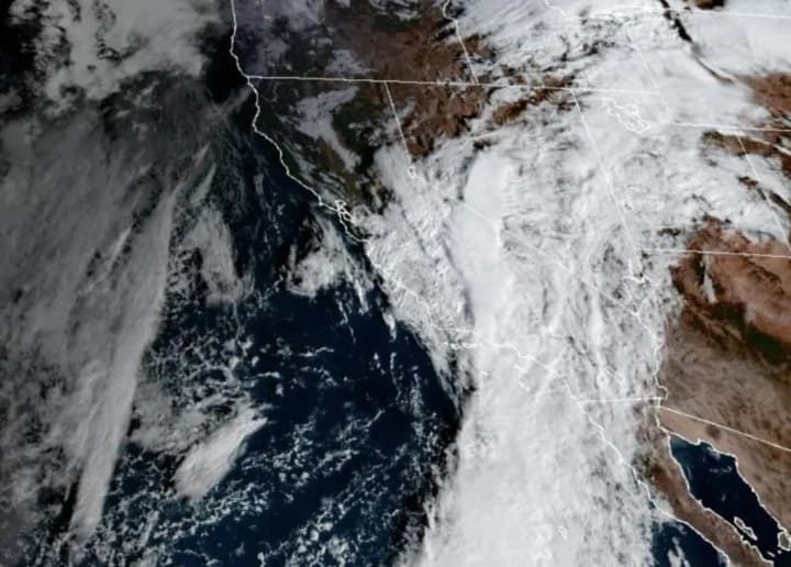 Лос-Анджелес та Малібу готуються до загрози зсувів через сильні дощі