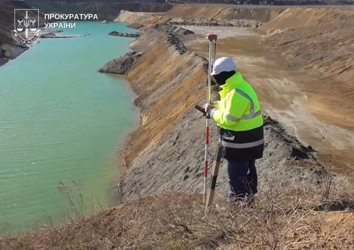 Prosecutor General's Office completes investigation into illegal kaolin mining worth UAH 190 million