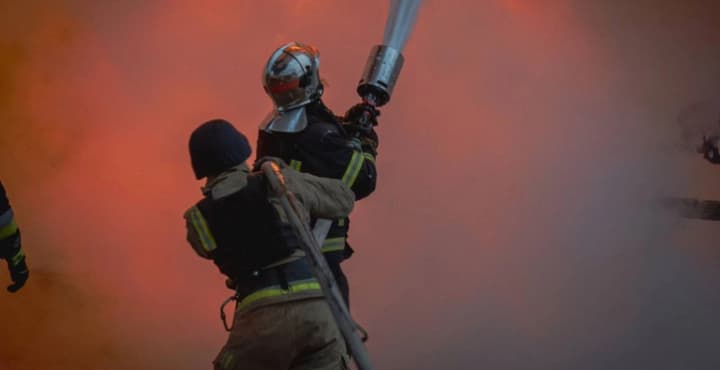 Из-за атаки БПЛА возникли пожары в Днепре и районе - ОВА