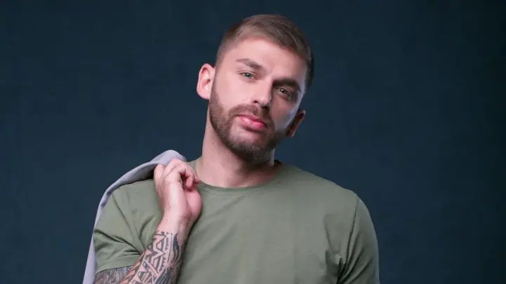 Ukrainian comedian Andriy Rybak found his photo on the cover of a BDSM book on Amazon: demands compensation