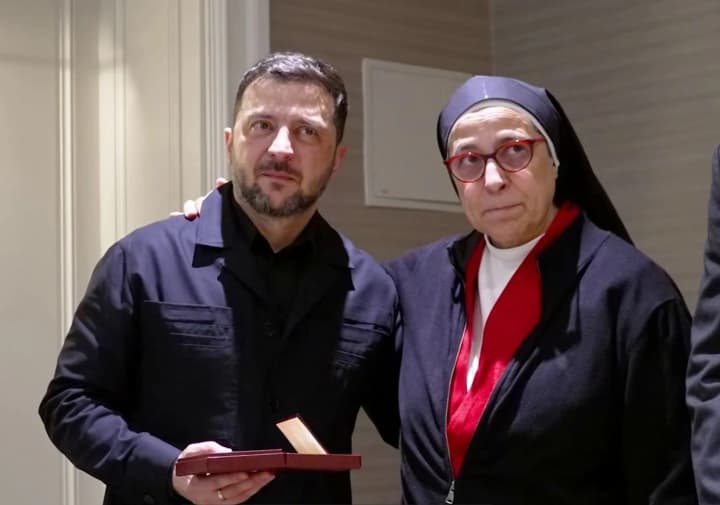 Зеленский в Мадриде наградил Орденом княгини Ольги директора испанского Фонда за помощь Украине