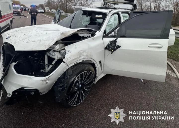 BMW X5 перевернулся несколько раз: иностранец с пассажиром насмерть разбились в ДТП на трассе под Киевом