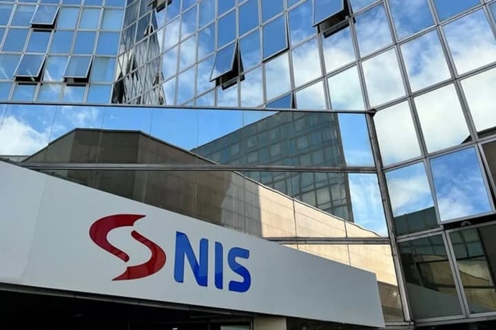 Москва согласилась продать свою долю в сербской компании NIS после американских санкций