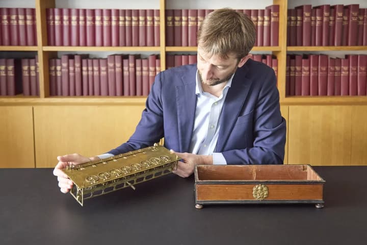 Во Франции суд заблокировал аукцион старейшего калькулятора разработки Блеза Паскаля
