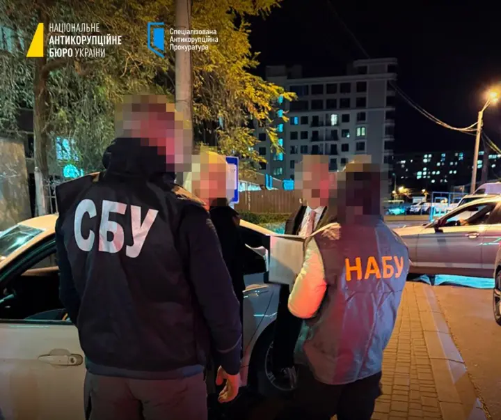 За 10 тыс. долларов принимали "нужные" решения в судах: в Одессе разоблачены судья и адвокат