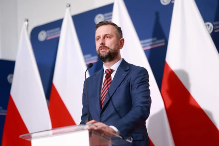 НАТО должно ускорить защиту восточного фланга от российских дронов - министр обороны Польши Косиняк-Камыш