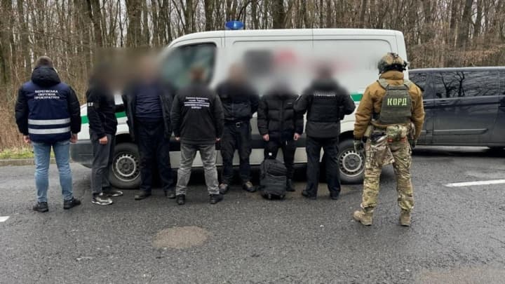 Везли "клиента" к границе с Венгрией: на Закарпатье задержали авто инкассаторов