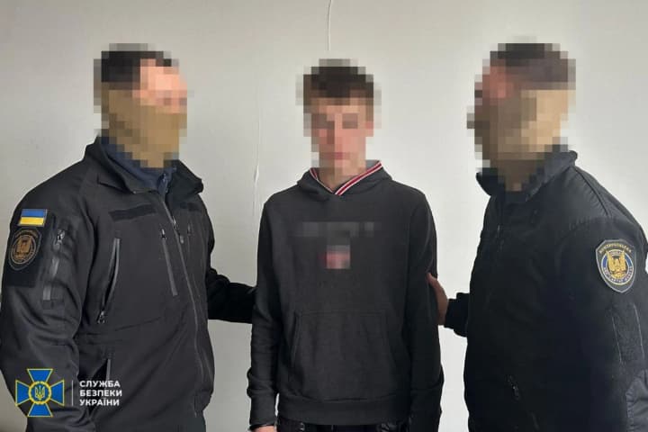 Carried out a double terrorist attack in Dnipro: security forces detained a 16-year-old Russian agent "red-handed"