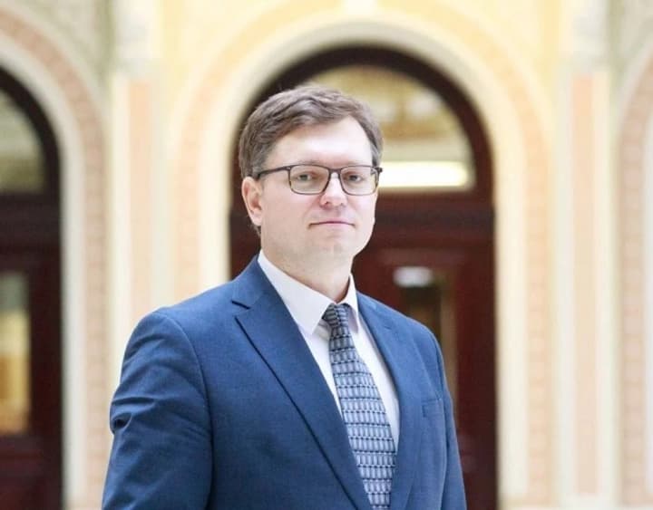 Суд возобновил расследование уголовного дела против главного юриста НБУ Александра Зимы