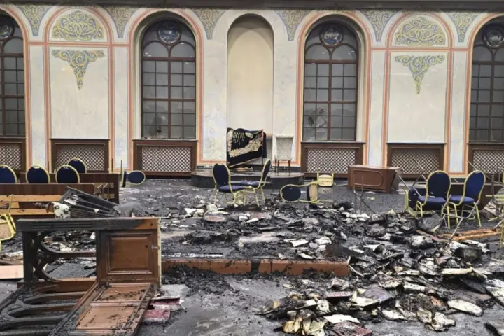 В Черновцах мужчина поджег Садгорскую синагогу: что известно