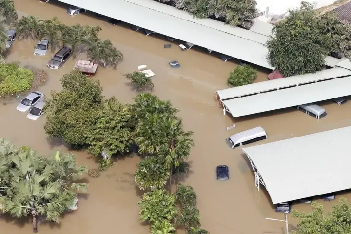 Наводнение на юге Таиланда унесло 145 жизней, вода начала отступать
