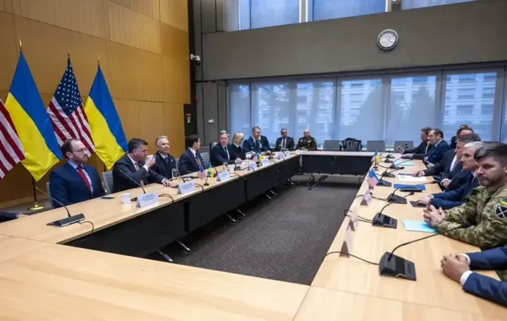 В ближайшее время с американской стороной встретятся представители украинского МИД, СНБО и разведки - Зеленский