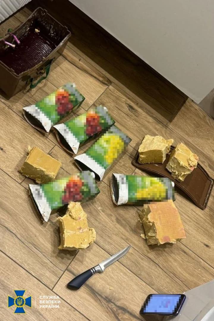 СБУ разоблачила агентурную сеть РФ, которая готовила схроны с комплектующими для взрывчатки на западе Украины