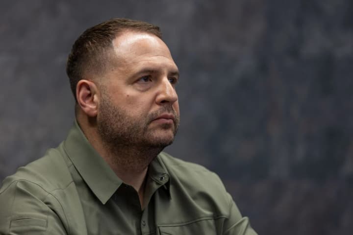 "Я не хочу создавать проблем для Зеленского, поэтому отправляюсь на фронт" - Ермак после увольнения и обысков