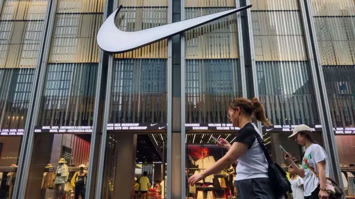 В Великобритании запретили рекламу Nike, Superdry и Lacoste: в чем причина