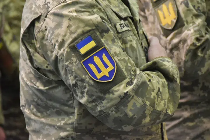 Military contracts, military training, and the possibility for foreigners to serve: the government has adopted a series of decisions for the military