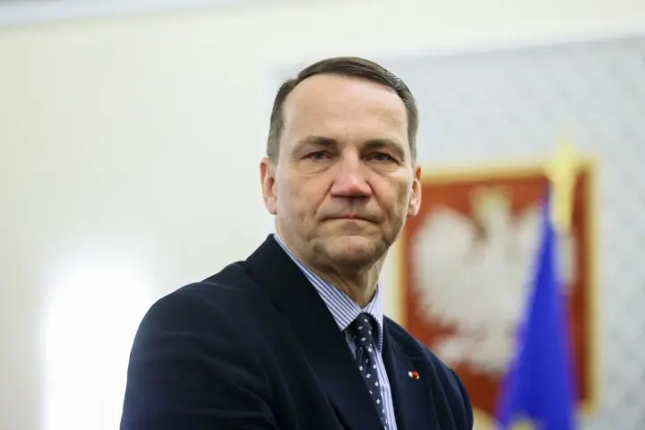 Polish Foreign Minister sends Elon Musk to Mars