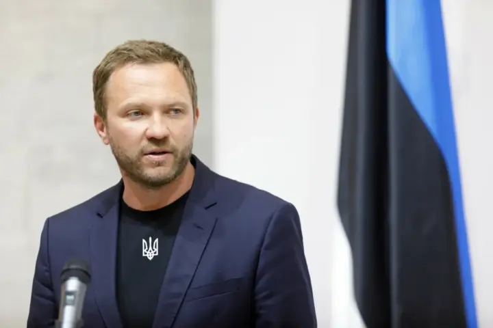 Эстония обещает расстреливать "зеленых человечков" в случае нарушения границы