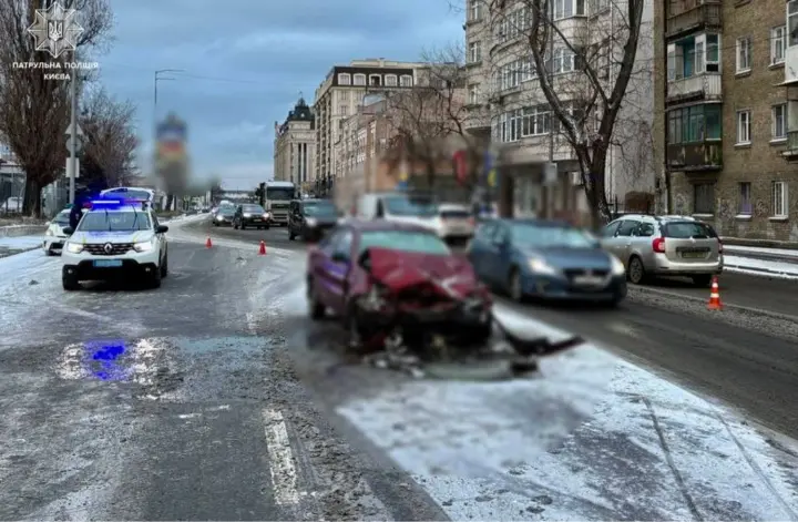 В Україні на тлі снігопаду сталося понад 400 ДТП, з них у Києві - 45, є загиблі та травмовані