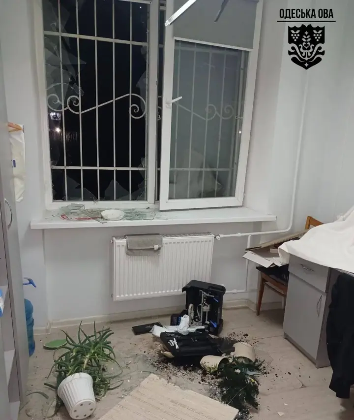 В Одесской области в результате вражеского ночного обстрела повреждена поликлиника