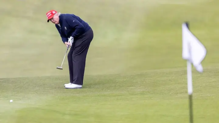 Трамп перед зустріччю із Зеленським вирушив пограти у гольф - ЗМІ