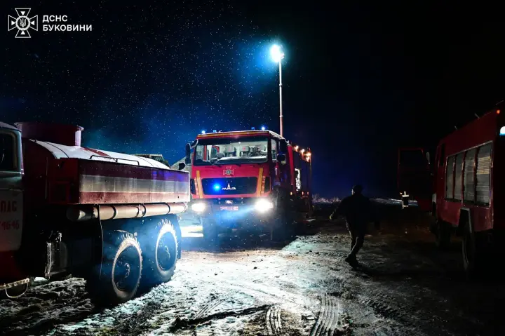 На Буковині сталася масштабна пожежа на птахофермі: згоріли п'ять тисяч курей