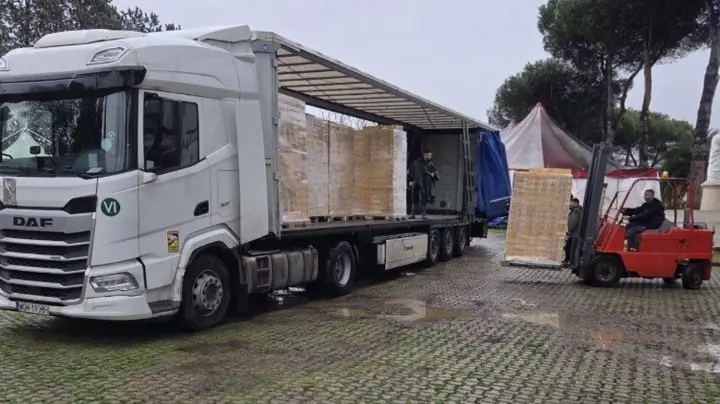 Папа Римский Лев XIV отправил три грузовика с супами быстрого приготовления в Украину