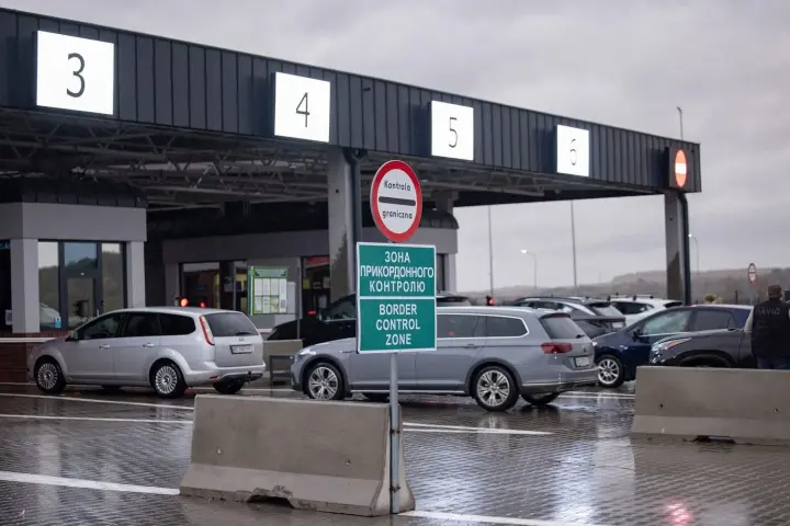 Не как перед Рождеством, но поток высокий: где самые большие и самые маленькие очереди на границе с Польшей