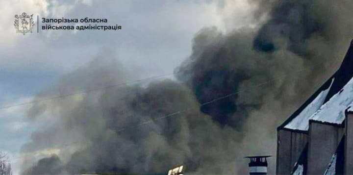 Ворожа атака по Запоріжжю: у місті спалахнули пожежі