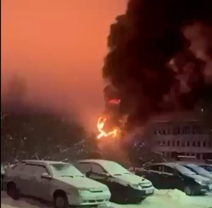 З хірургічною точністю: далекобійні дрони СБУ вразили велику нафтобазу росрезерву в Ярославській області