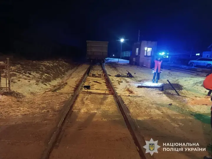 BMW ran a red light and crashed into a locomotive: fatal accident at a level crossing in Lviv region