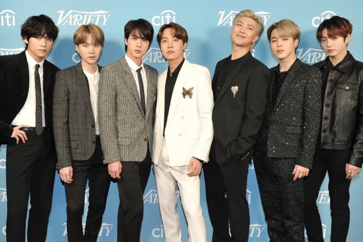 BTS официально объявили дату камбэка: группа вернется в марте после четырехлетнего перерыва