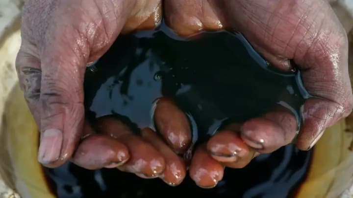 Oil prices fall amid expectations of increased production in Venezuela