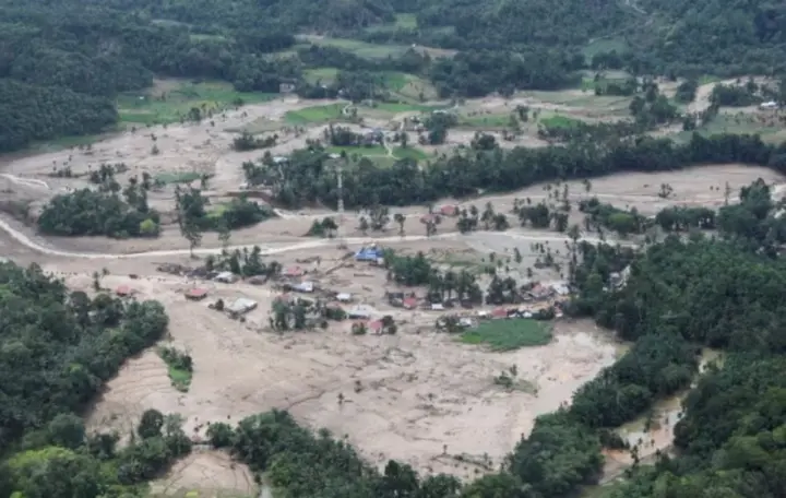 Внезапное разрушительное наводнение на севере Индонезии: 14 погибших и сотни эвакуированных